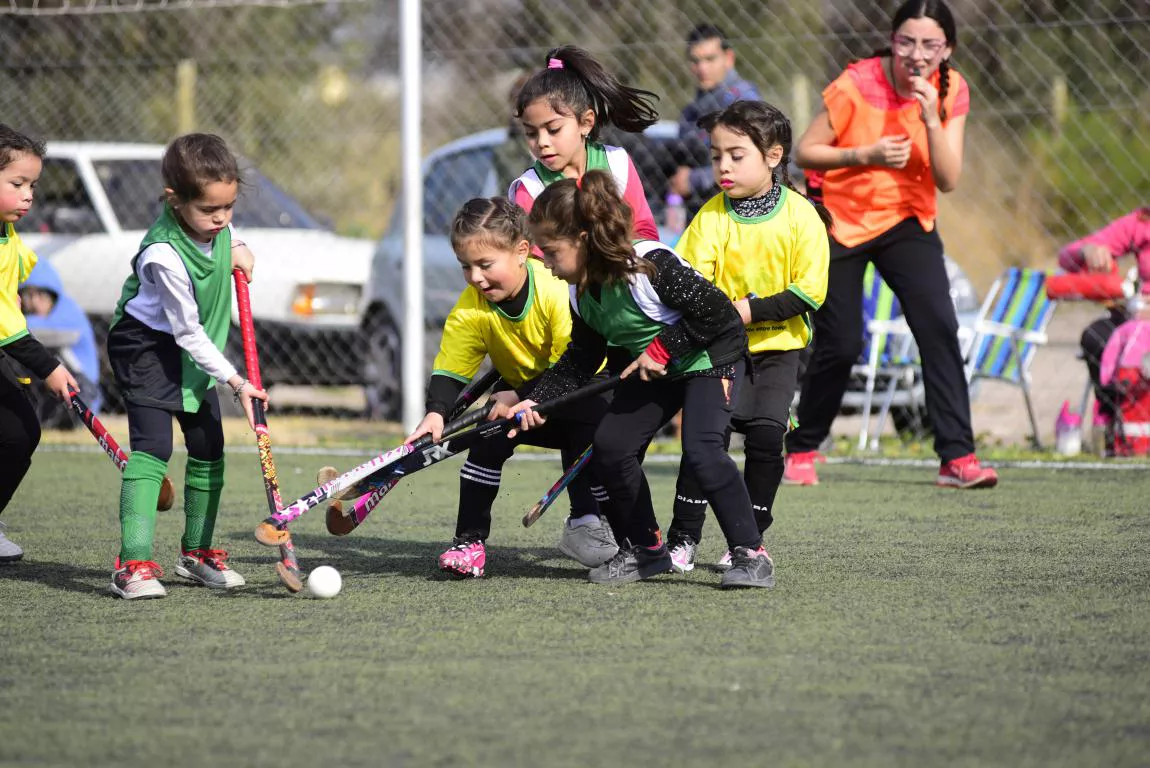 COMIENZA EL 3º TORNEO DE HOCKEY CÉSPED FEMENINO III