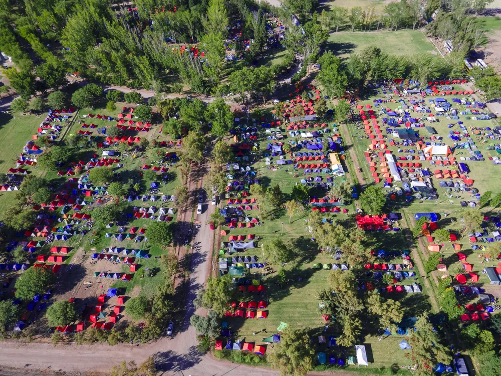 Campamento adventista en el polideportivo-5