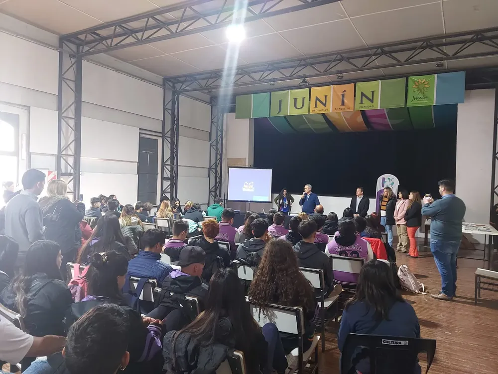 369947598_2024945007842861_1787248681638618566_n