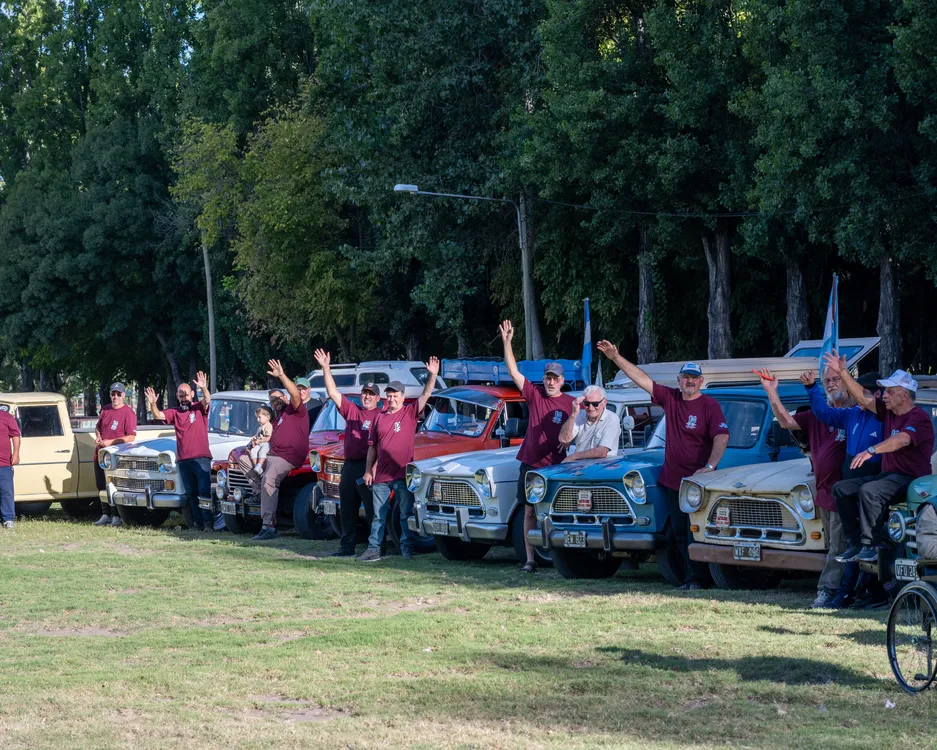 Encuentro de Rastrojeros en el poli-0434