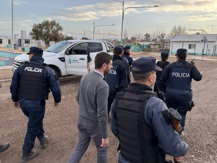 WhatsApp-Image-2025-08-01-at-08.19.14-1-700x525