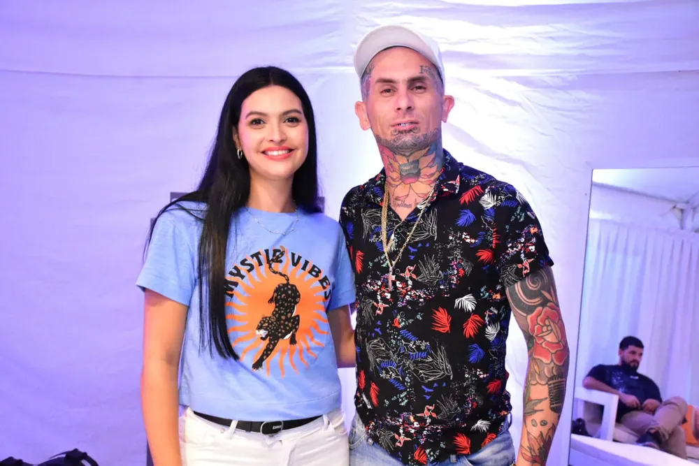 ke personajes y flor en 2023