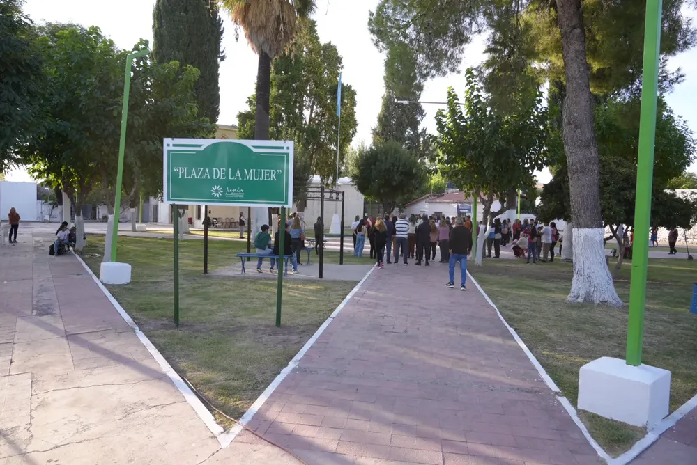 488742793_1085447050280577_1428981948177805475_n