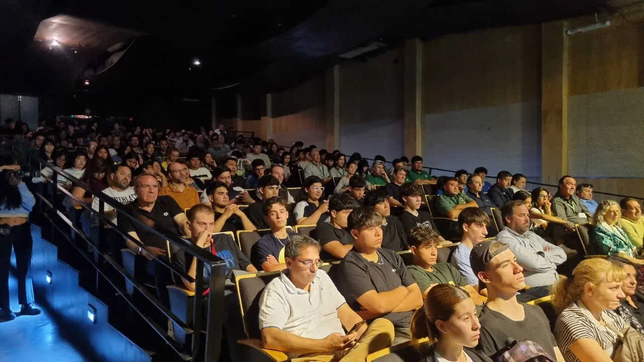 WhatsApp Image 2025-10-06 at 09.14.12