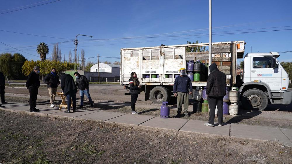 EL PROGRAMA DEPARTAMENTAL DE GARRAFA SOCIAL REPARTIÓ MÁS DE 2.500 ENVASES EN LOS DISTRITOS I