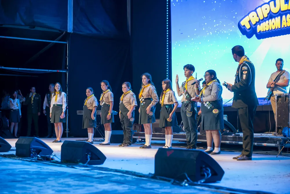 Campamento adventista en el polideportivo-17