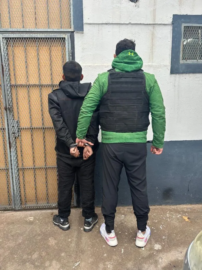 Detenido-700x933
