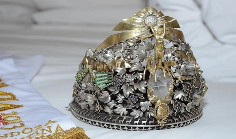 corona-de-la-reina-773x458