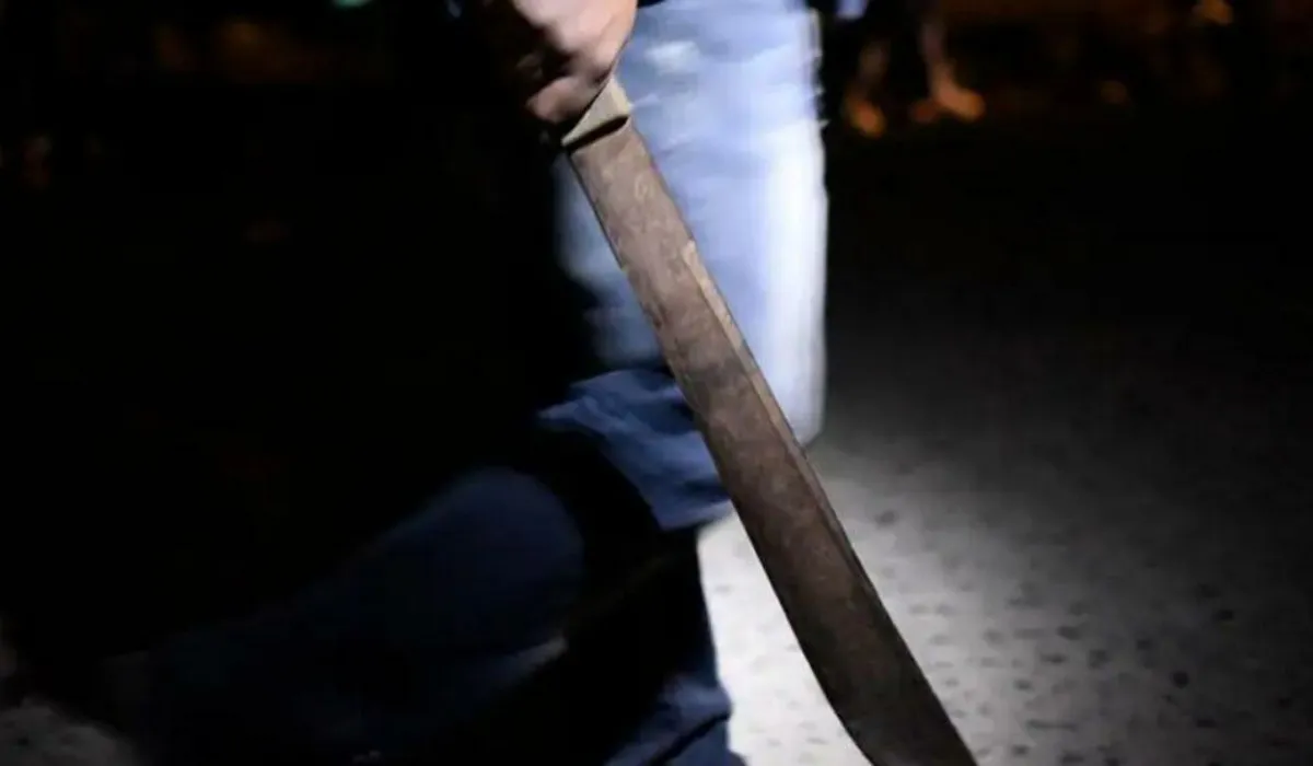alto-com-machetejpg