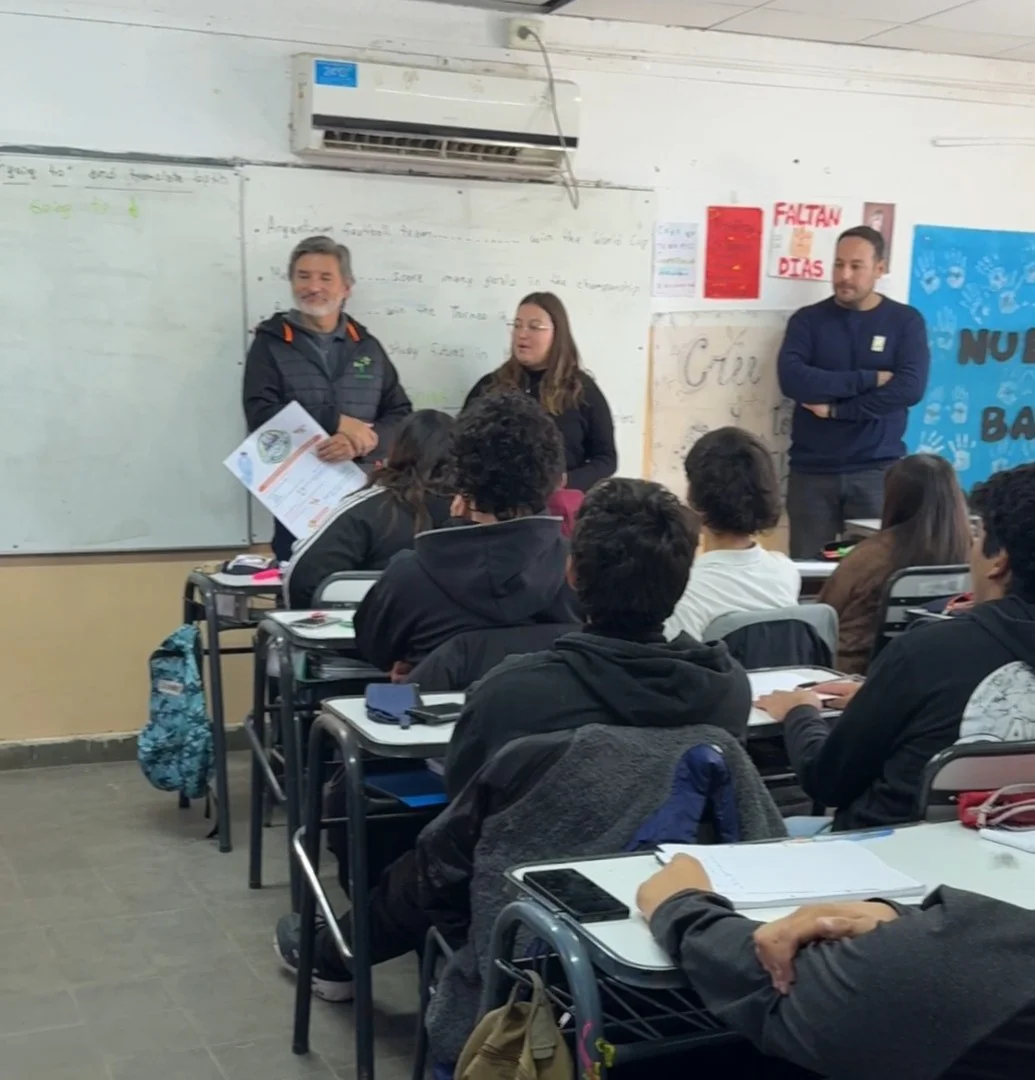 Pablo Gareca (Gerente de COINES) Nazarena Vicchi (Coordinadora de Juventudes, Ambiente y Género)