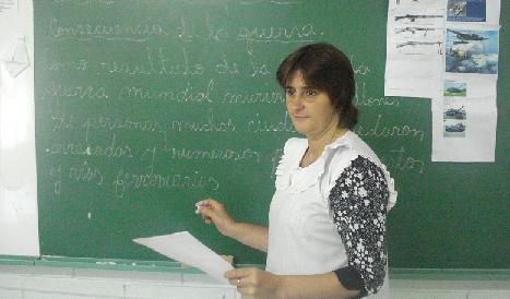 maestra dando clases
